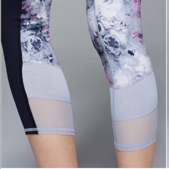 LuLu Lemon 3/4 Yoga Pants - Picture 3 of 6